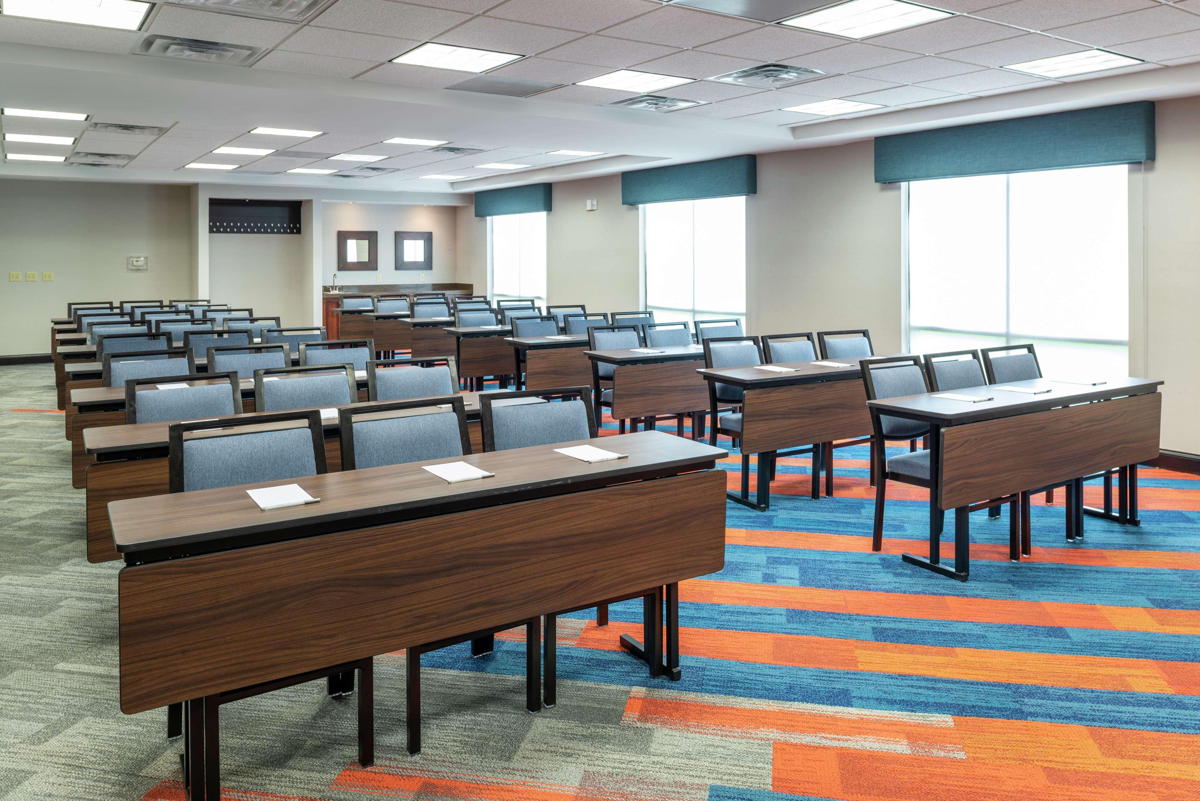 Hampton Inn & Suites Marshalltown Экстерьер фото